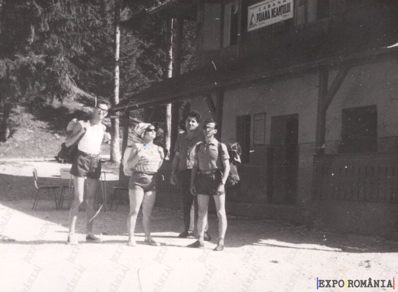 Sibiu Cabana Poiana Neamțului Turiști în Drumeție Montana - Anii '70