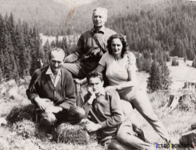 Turism Drumeție Montana Bărbați și Femei în Excursie - Anii '70